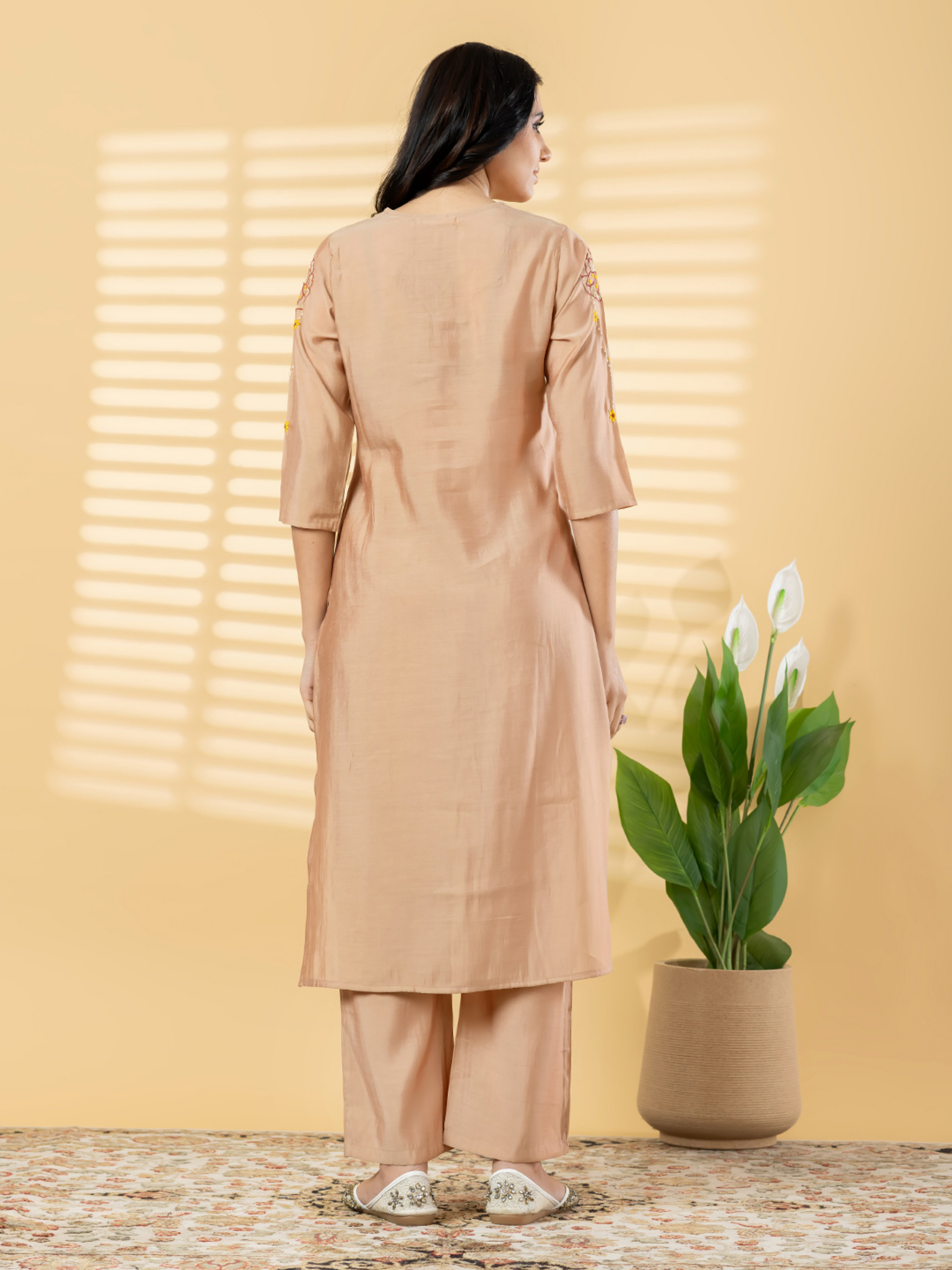NUDE BEIGE FLORAL EMBROIDERED KURTA SET