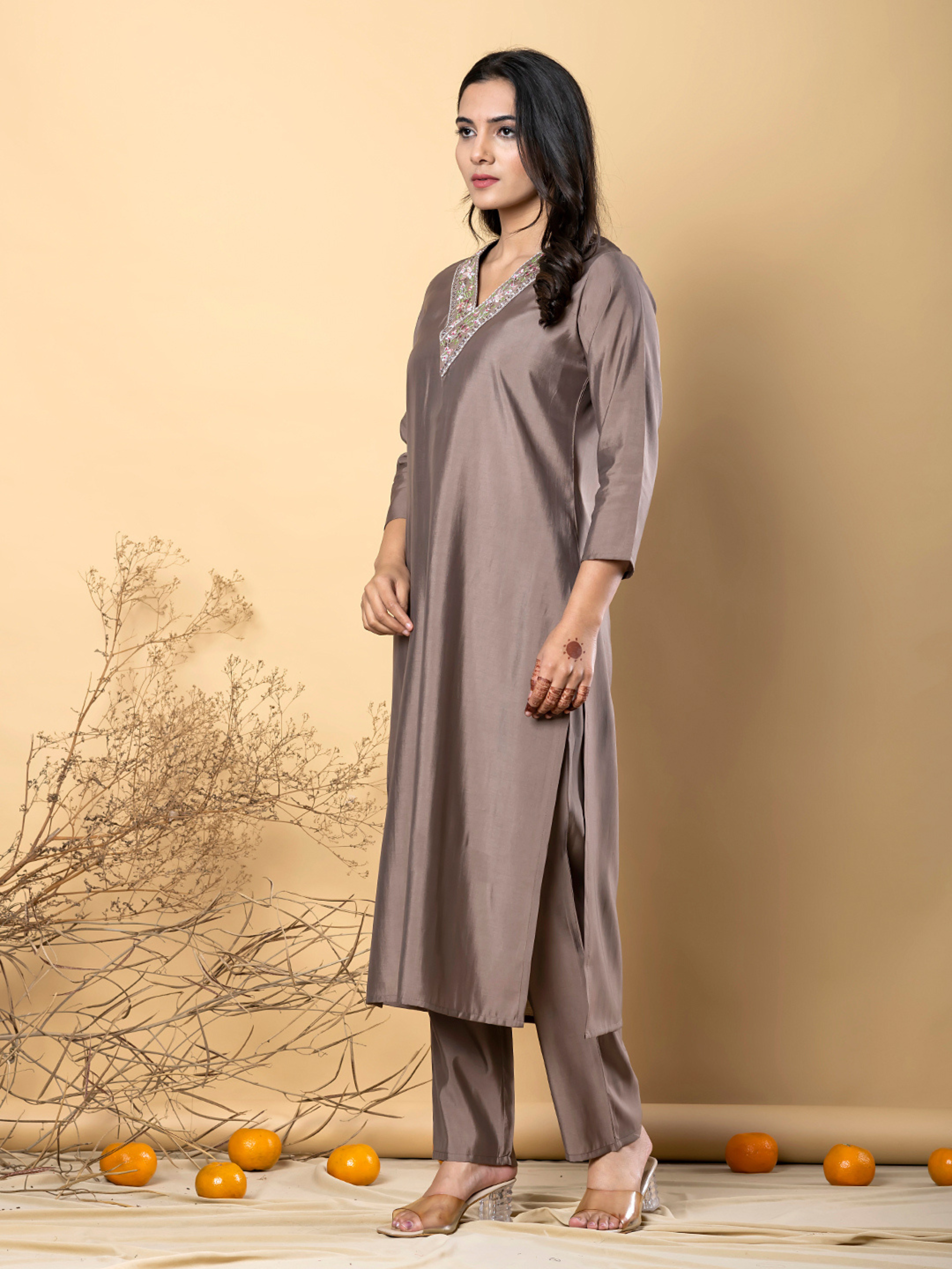 MOCHA BROWN FLORAL EMBROIDERED KURTA SET