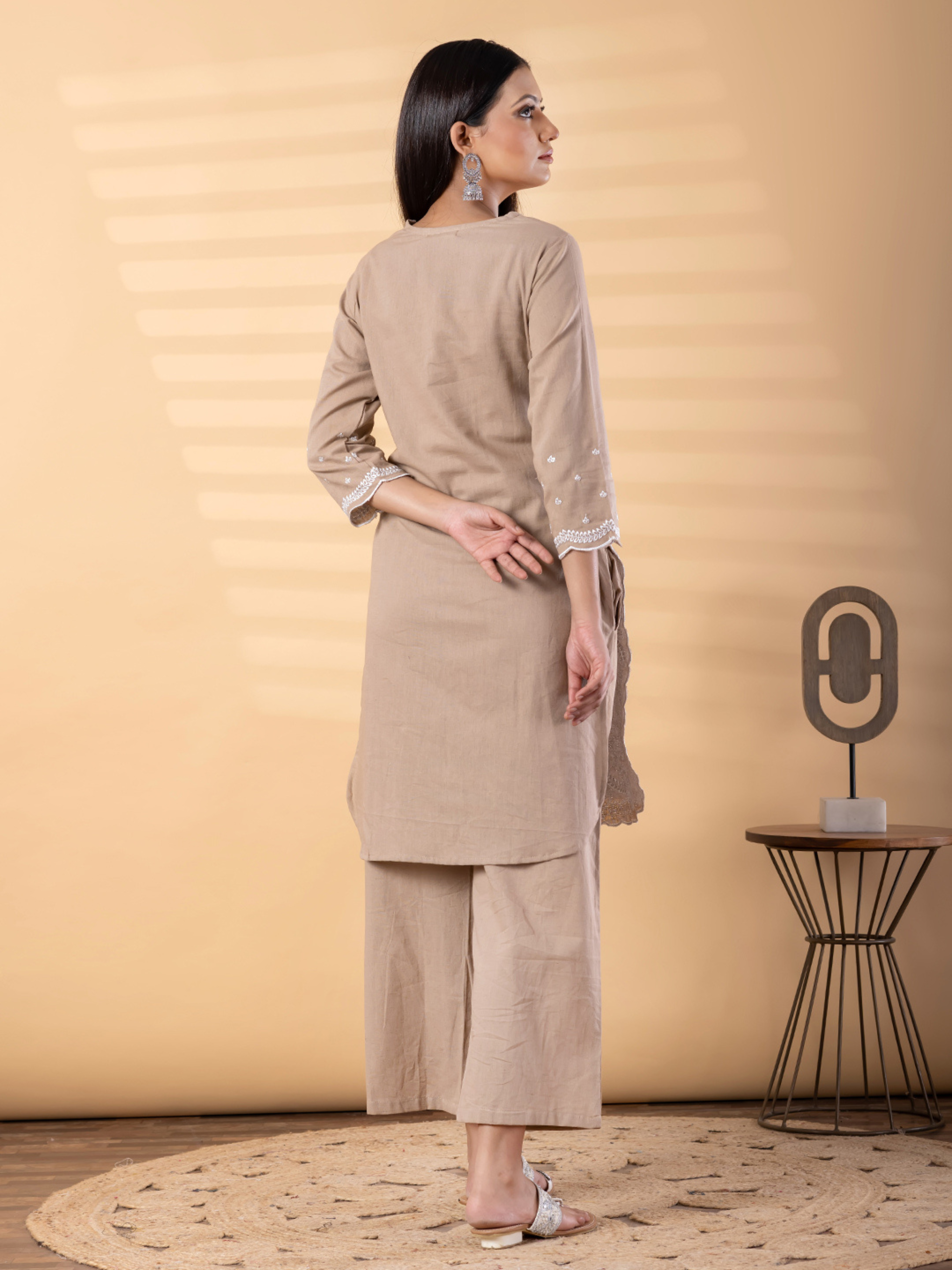 BEIGE WHITE FLORAL EMBROIDERED KURTA SET