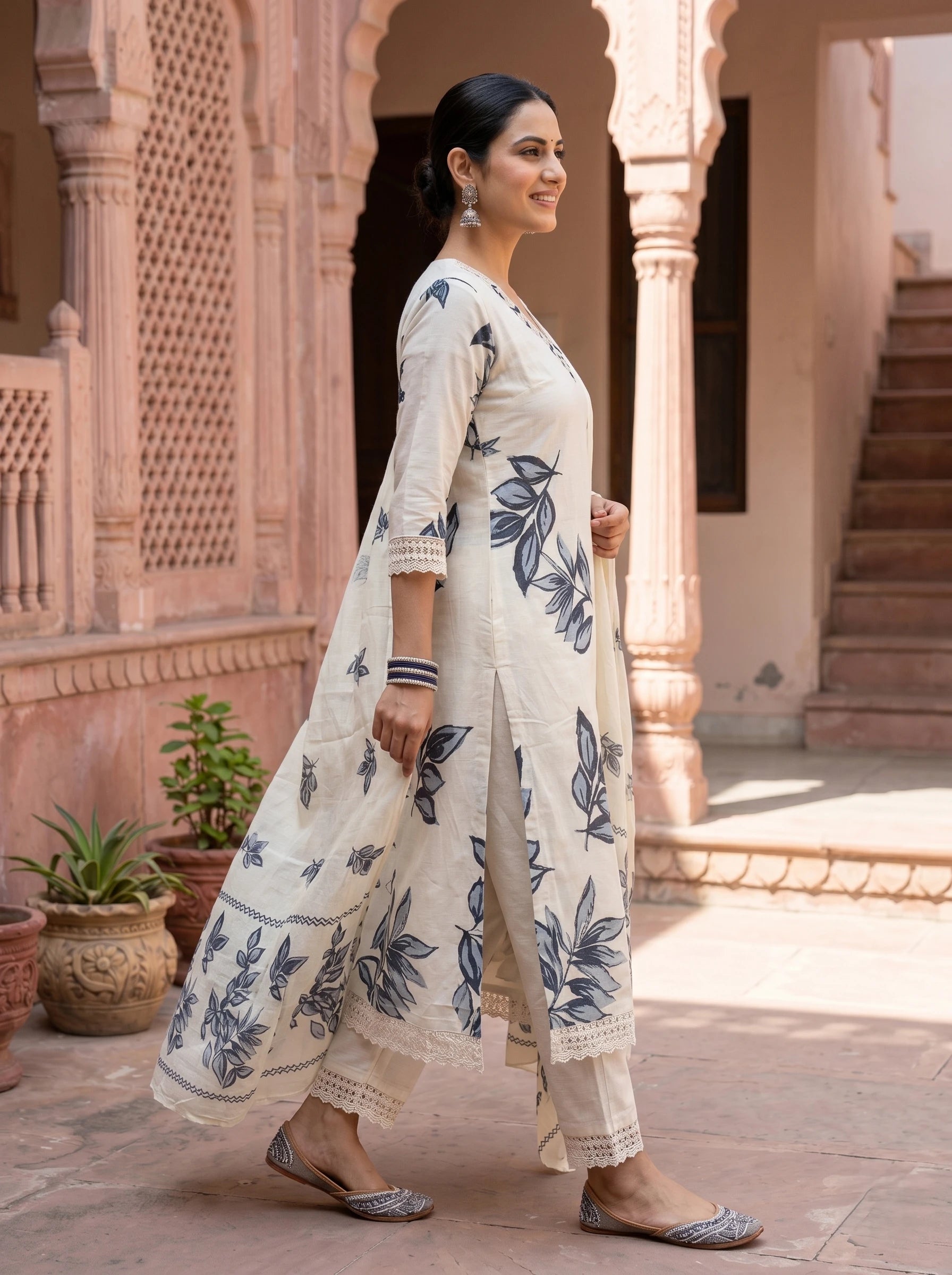 ELEGANT OFF-WHITE EMBROIDERED SUIT SET