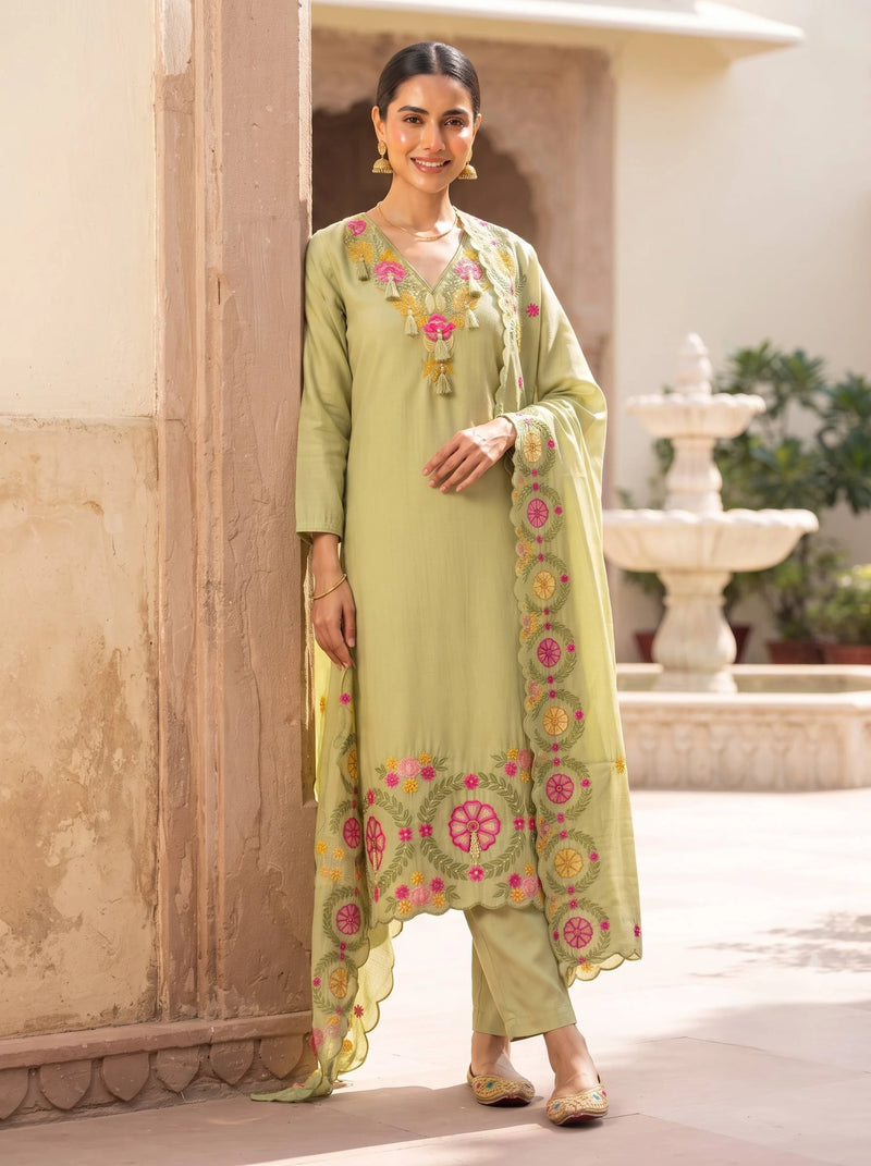 GIVA GREEN THREADWORK STRAIGHT SUIT SET