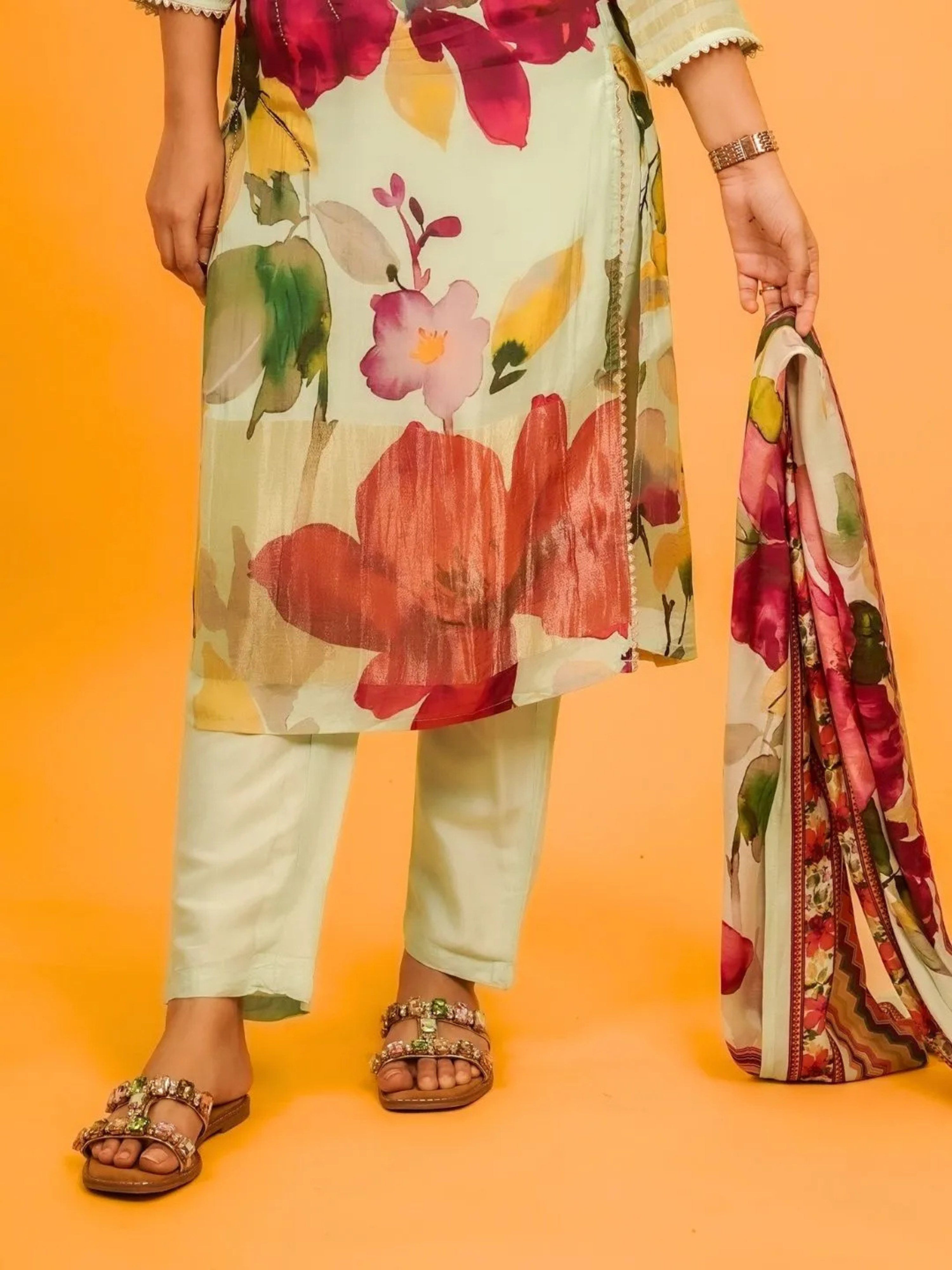 BLOOMING FLORAL EMBROIDERED DREAM SUIT SET