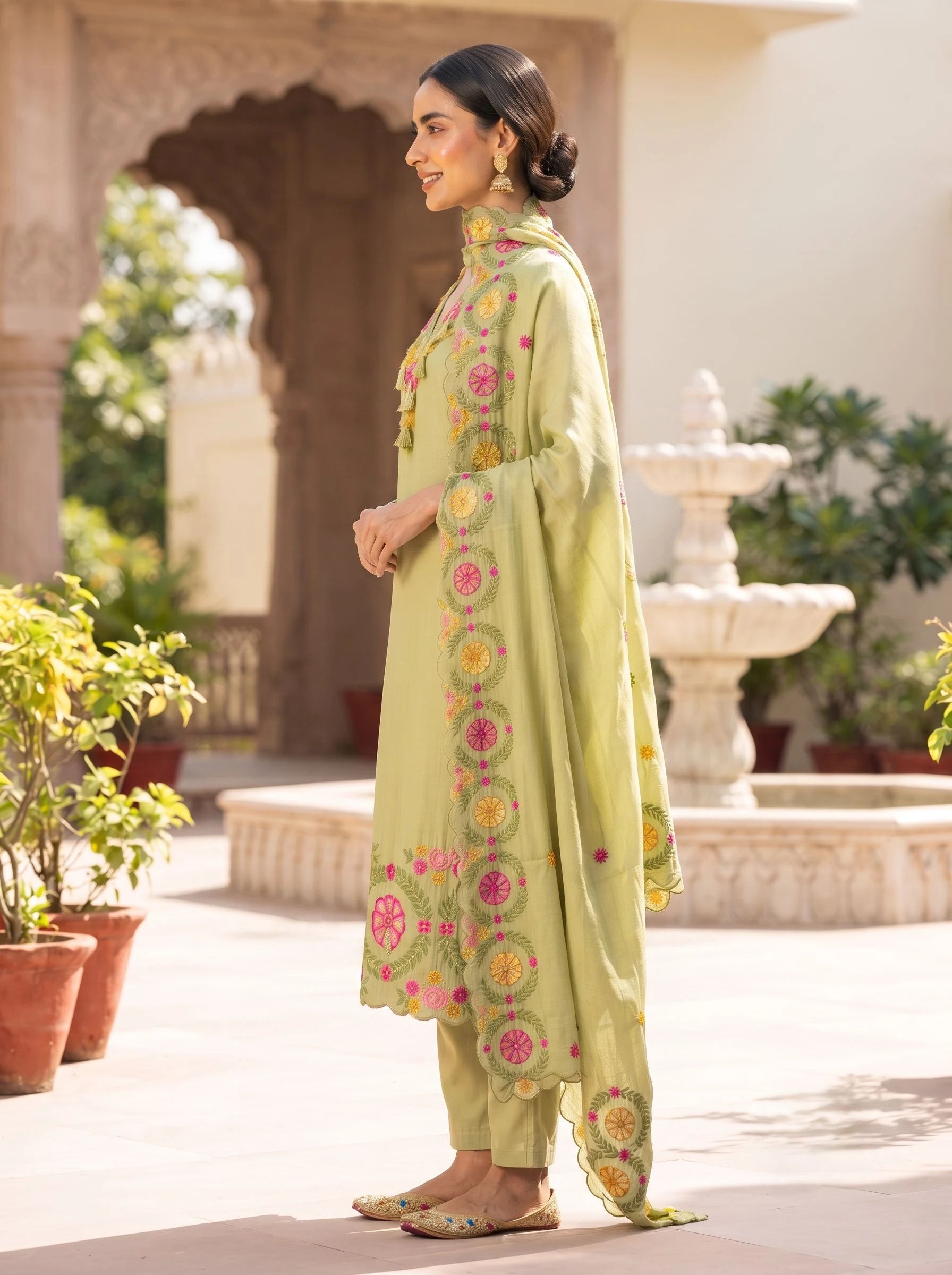 GIVA GREEN THREADWORK STRAIGHT SUIT SET