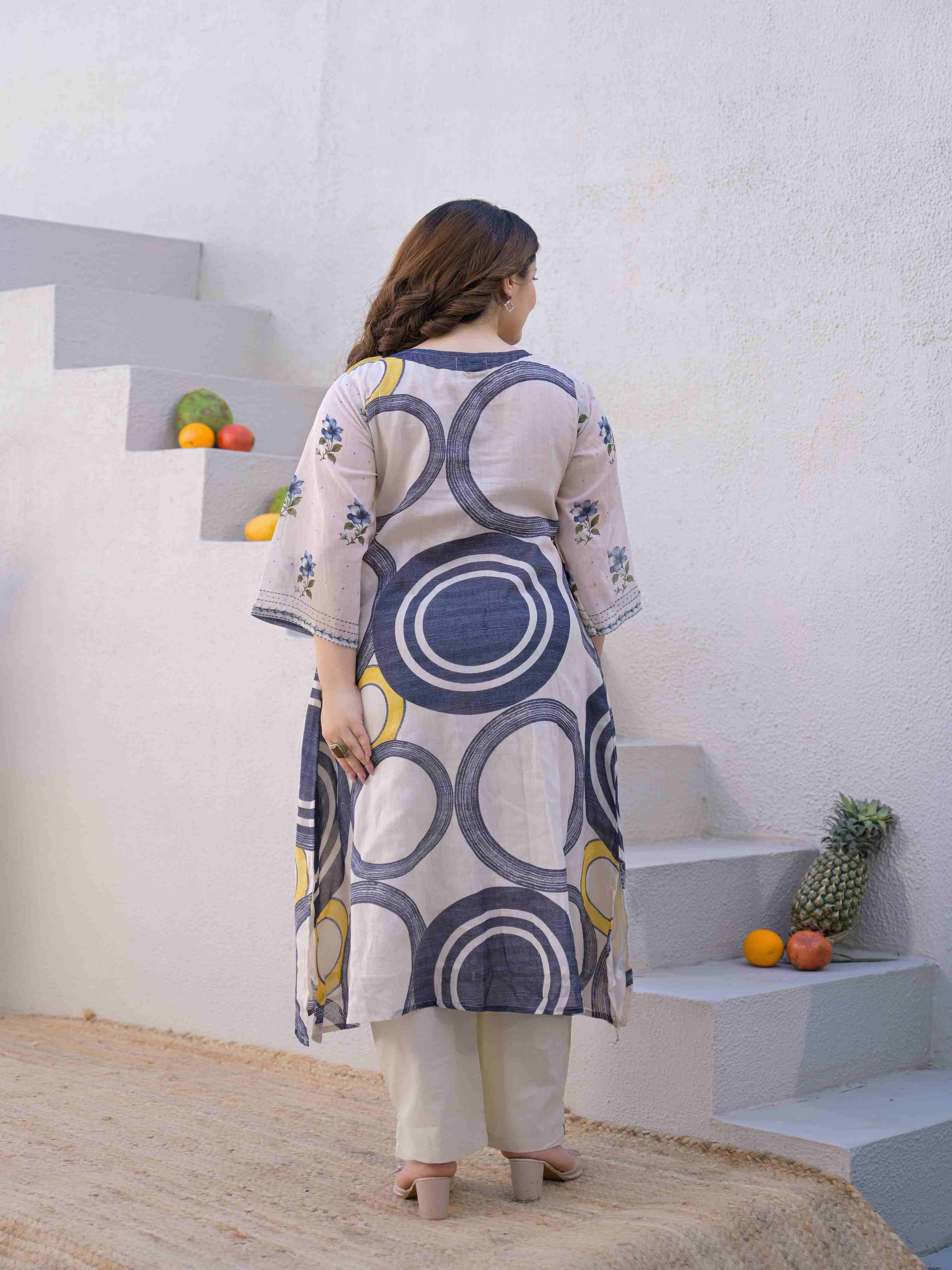 MODERN CIRCLE PRINT ELEGANCE KURTA SET